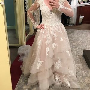 Essense of Australia D2186 Wedding Dress